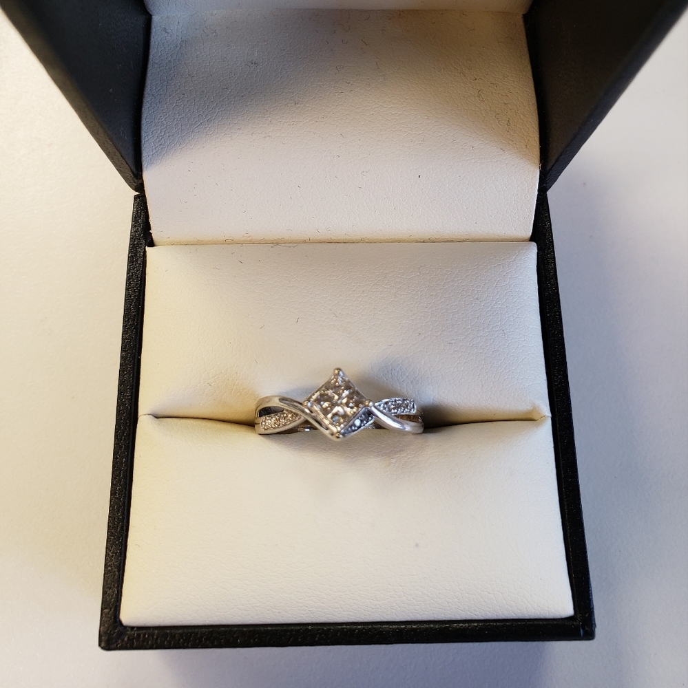 1/3 cttw 10k WG Princess cut diamond ring